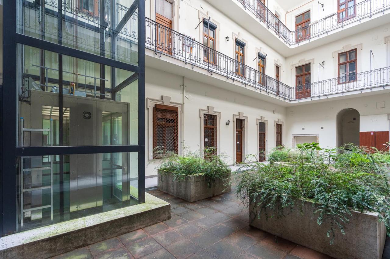 Luxury Peaceful Apartment By The St Stephen'S Basilica Βουδαπέστη Εξωτερικό φωτογραφία